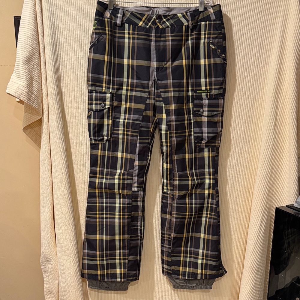 Burton Dryride snowboard ski pants w/ cargo pockets.Black yellow green wht plaid